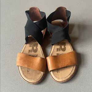 Sorel Ella Black and Tan Sandals